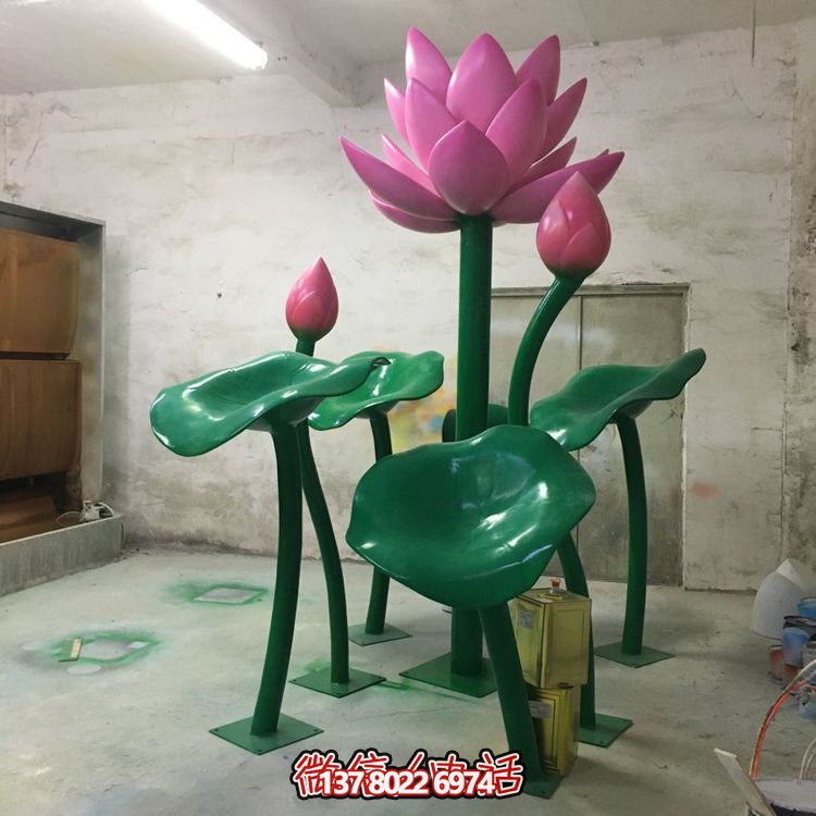 大型不銹鋼彩繪蓮花擺件，為游樂場、商場、戶外公園增色