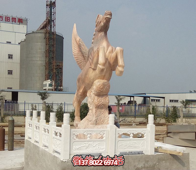 飛馬石雕創(chuàng)意雕塑,點(diǎn)綴廣場上的黃蠟石 飛馬石雕創(chuàng)意雕塑,點(diǎn)綴廣場上的黃蠟石