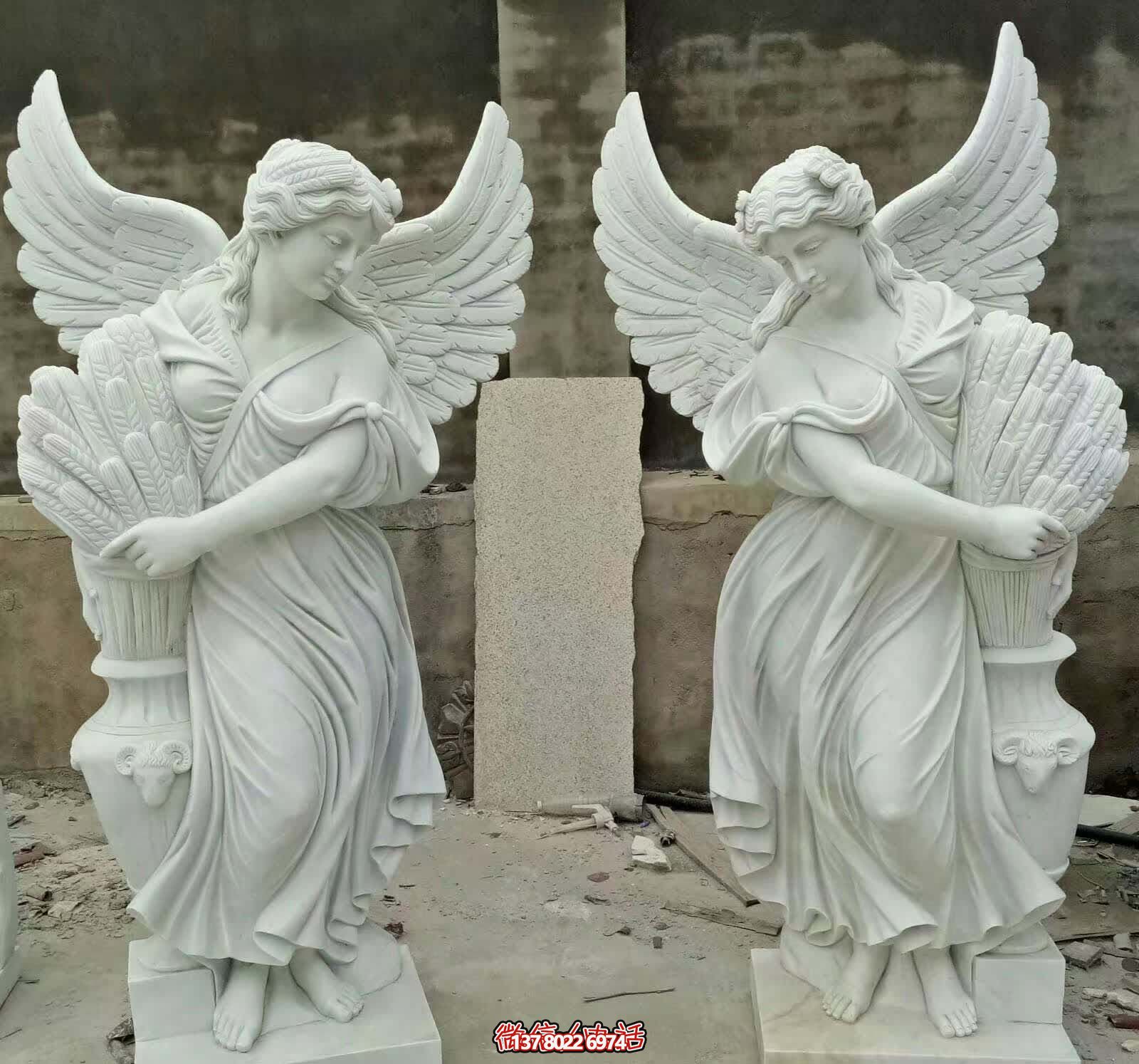 精雕細琢的白玉雕塑，點綴西方庭院別墅
