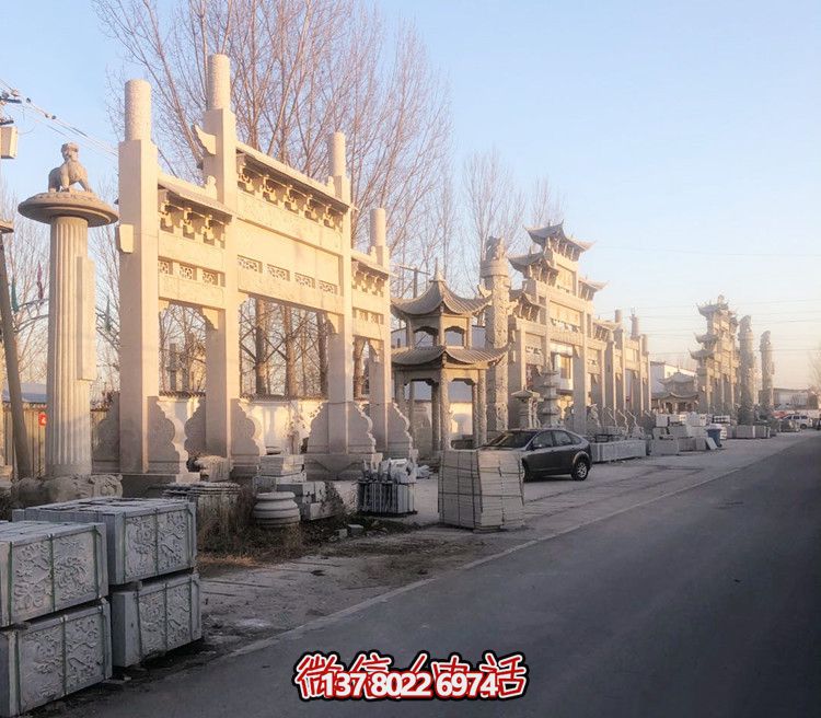 大理石門牌樓，點(diǎn)綴村莊入口