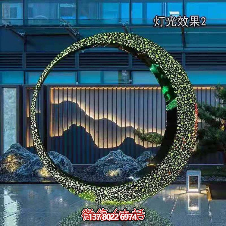 不銹鋼燈光圓環，營造月亮美景