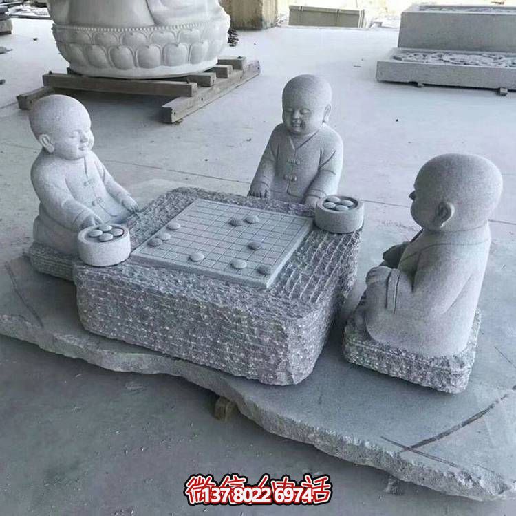 花崗巖雕像裝點庭院，打造精致奇趣景觀