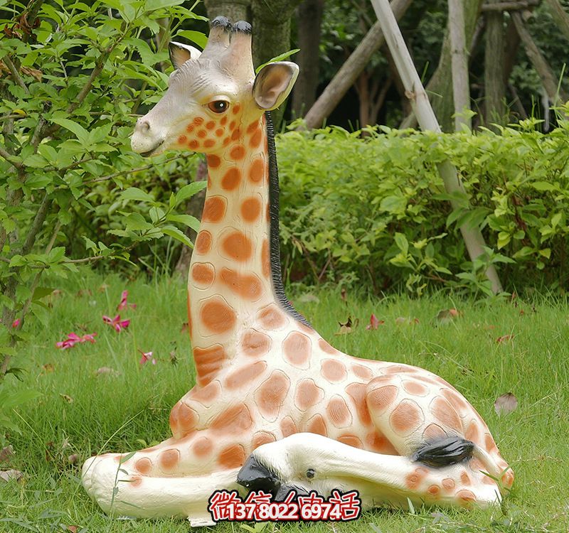 彩繪仿真動(dòng)物玻璃鋼雕塑，營(yíng)造出寧?kù)o自然的公園草坪