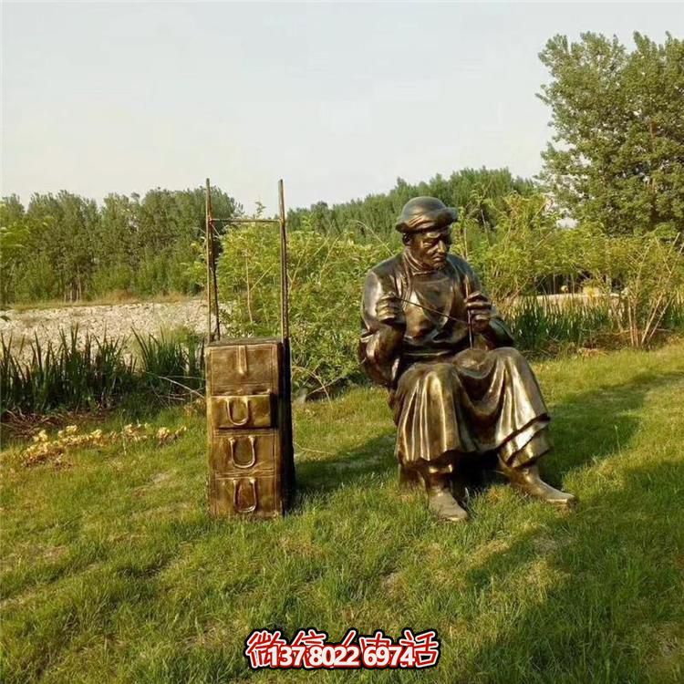 藝術精美的銅雕人物雕塑，點綴美麗的戶外園林景觀