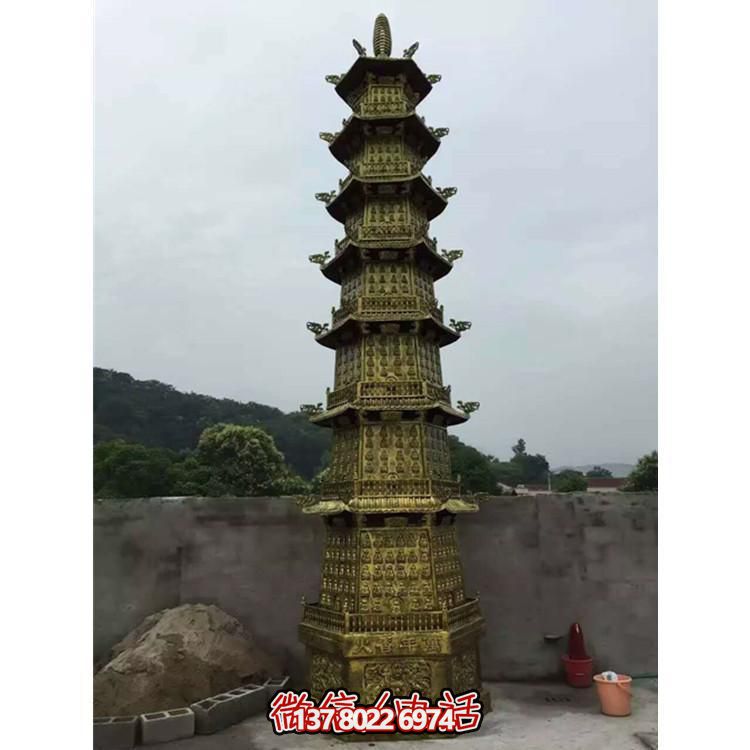 欣賞傳統(tǒng)文化，體驗多層銅雕香爐的大型景區(qū)