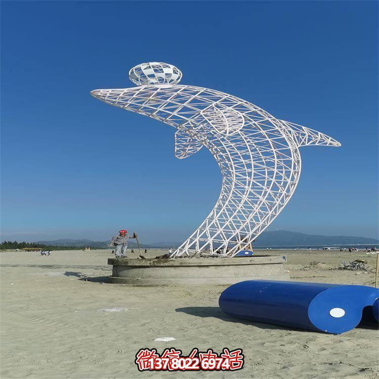 不銹鋼海豚鏤空雕塑，點綴大型景觀廣場