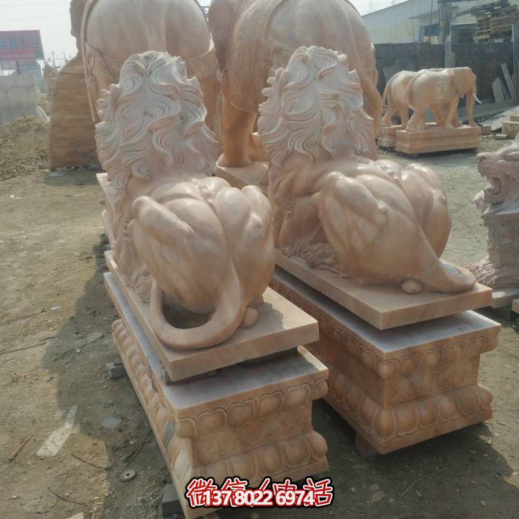 大型西方獅子雕塑，為酒店企業添彩