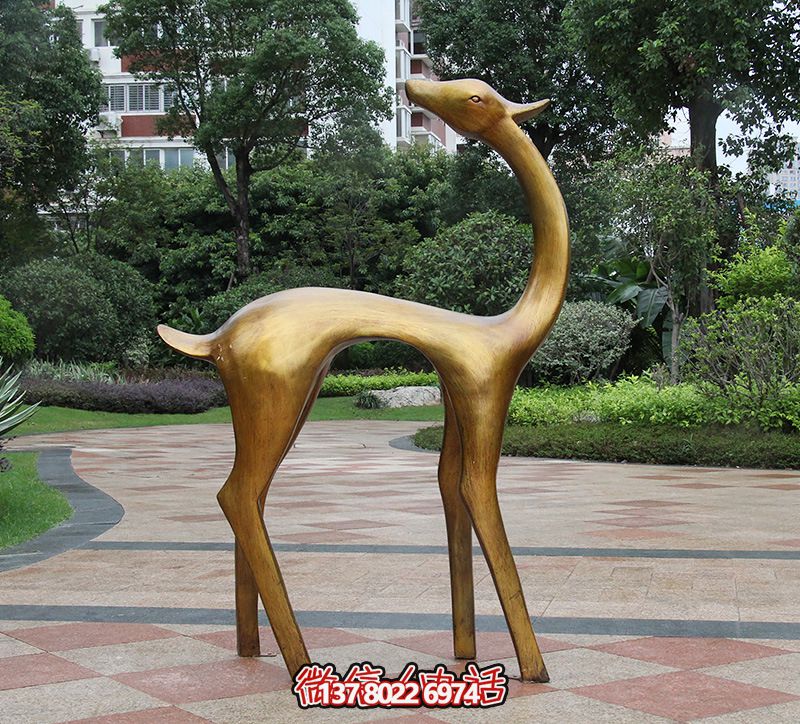 “不銹鋼梅花鹿雕塑，為公園增添藝術氣息”